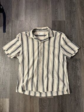 Zara Striped Men’s Button Up Collared Short Sleeved Shirt Medium